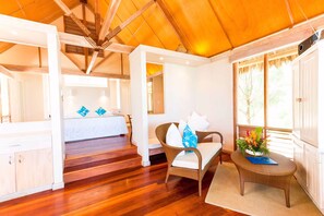 Bungalow, 1 kingsize-seng, havutsikt, ved strandkanten | Sengetøy av topp kvalitet, safe på rommet og skrivebord