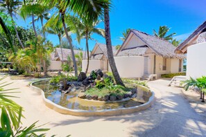 Courtyard - Little Polynesian Resort (Rarotonga)