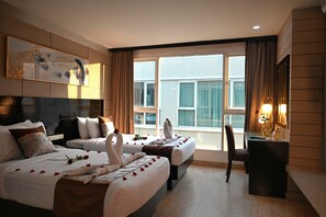 Roupas de cama premium, edredons de pluma, frigobar, cofres nos quartos