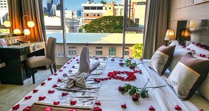 Boss Suites Nana Hotel