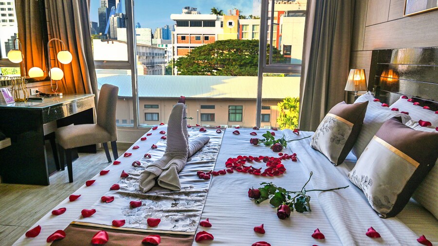 Boss Suites Nana Hotel