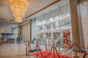 Interior entrance - Boss Suites Nana Hotel (Bangkok)