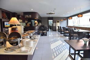 Daily buffet breakfast for a fee - Boss Suites Nana Hotel (Bangkok)