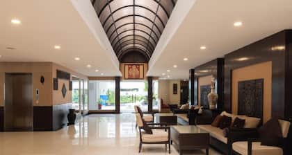 Boss Suites Nana Hotel