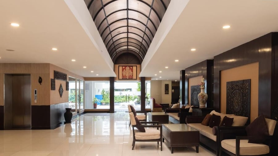 Boss Suites Nana Hotel
