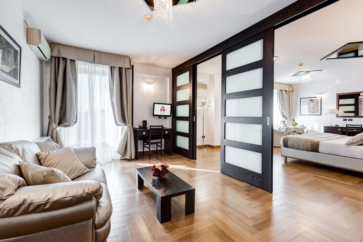 suite, 1 king bed, jetted tub | 8 bedrooms, in-room safe, desk, blackout curtains