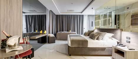 Suite, 1 trĂšs grand lit, balcon (Living Room) | 8 chambres, coffre-fort, bureau, rideaux dâobscurcissement