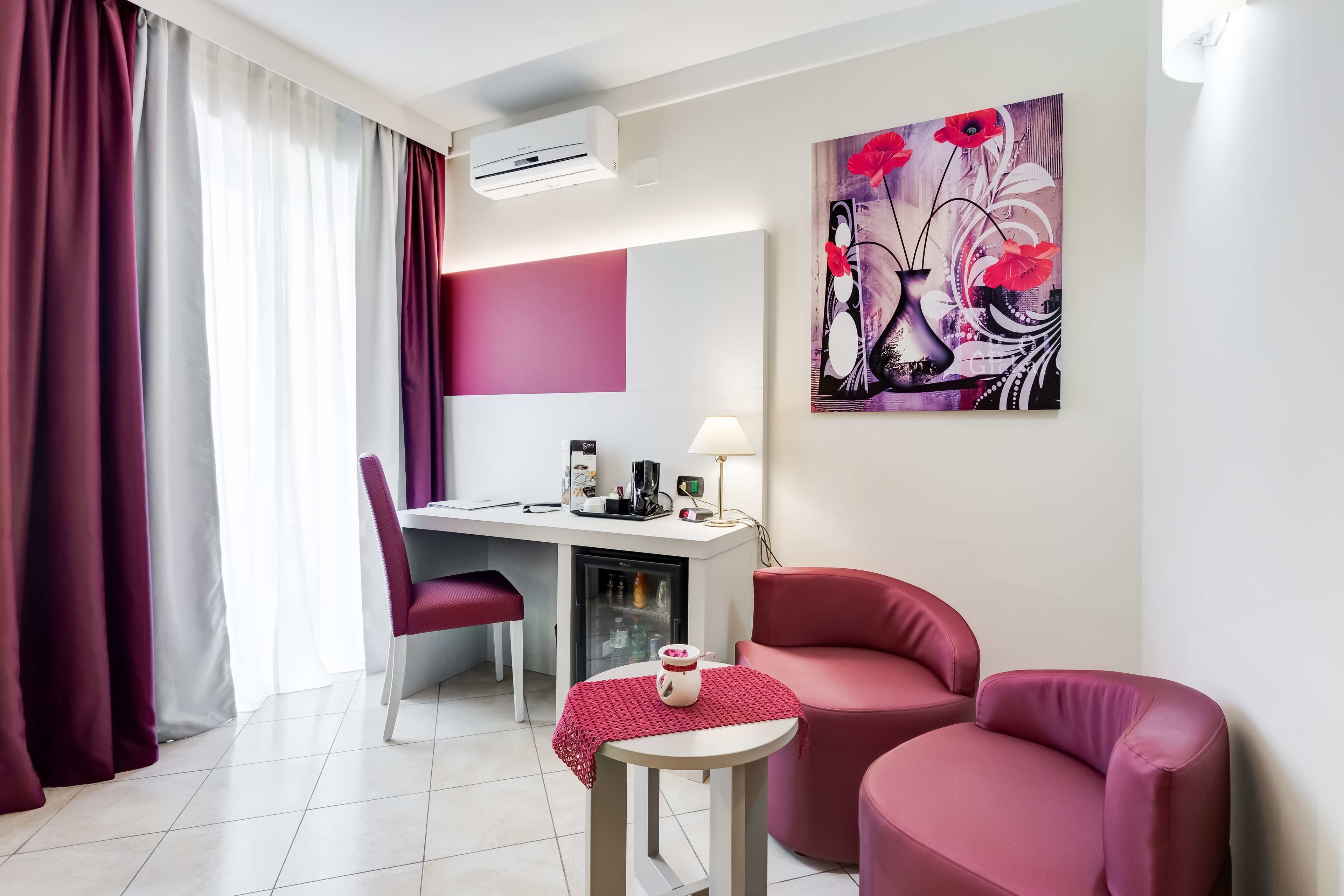 junior suite, 1 king bed | 8 bedrooms, in-room safe, desk, blackout curtains