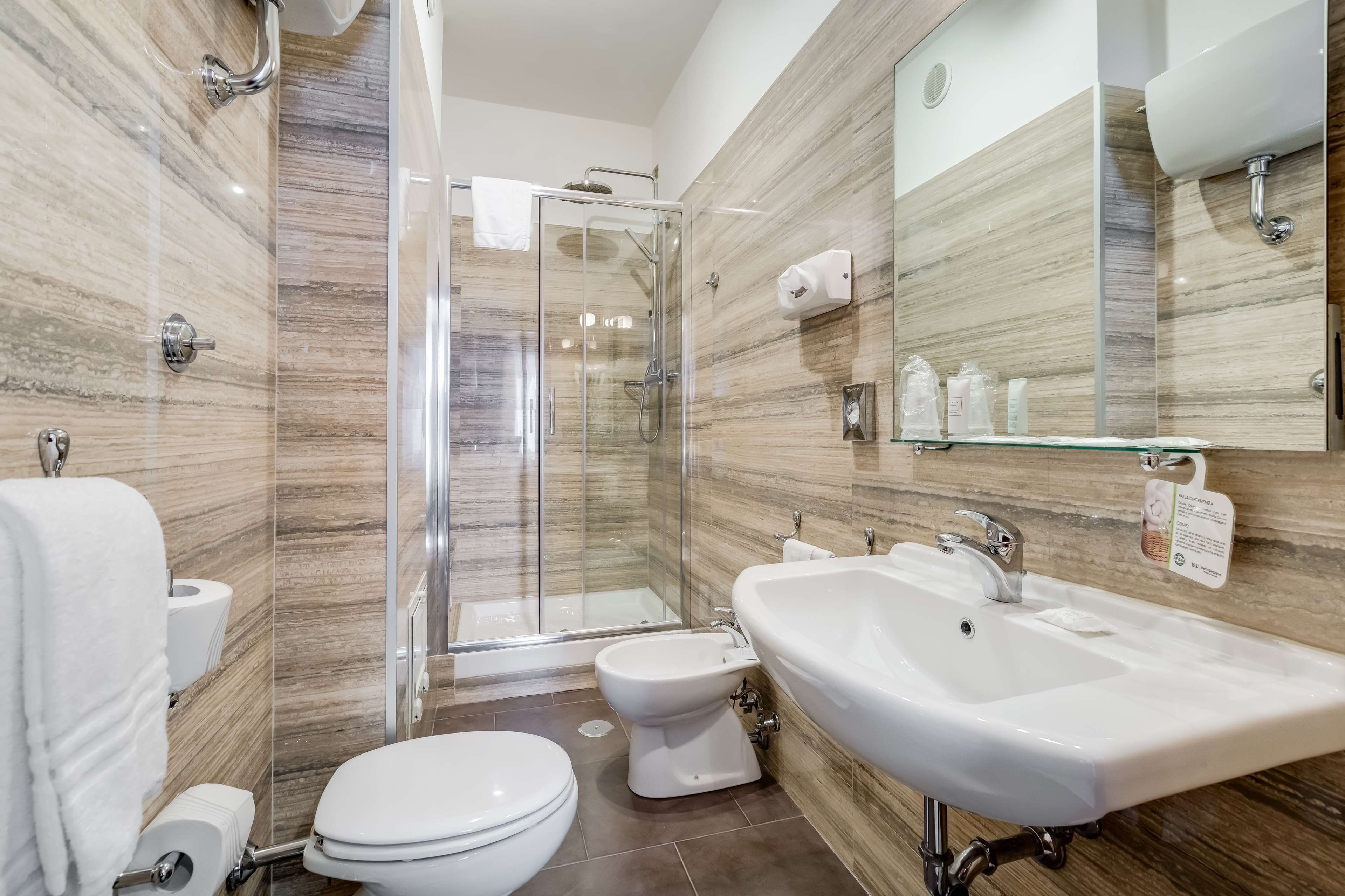 standard room, 1 single bed | bathroom | free toiletries, hair dryer, slippers, bidet