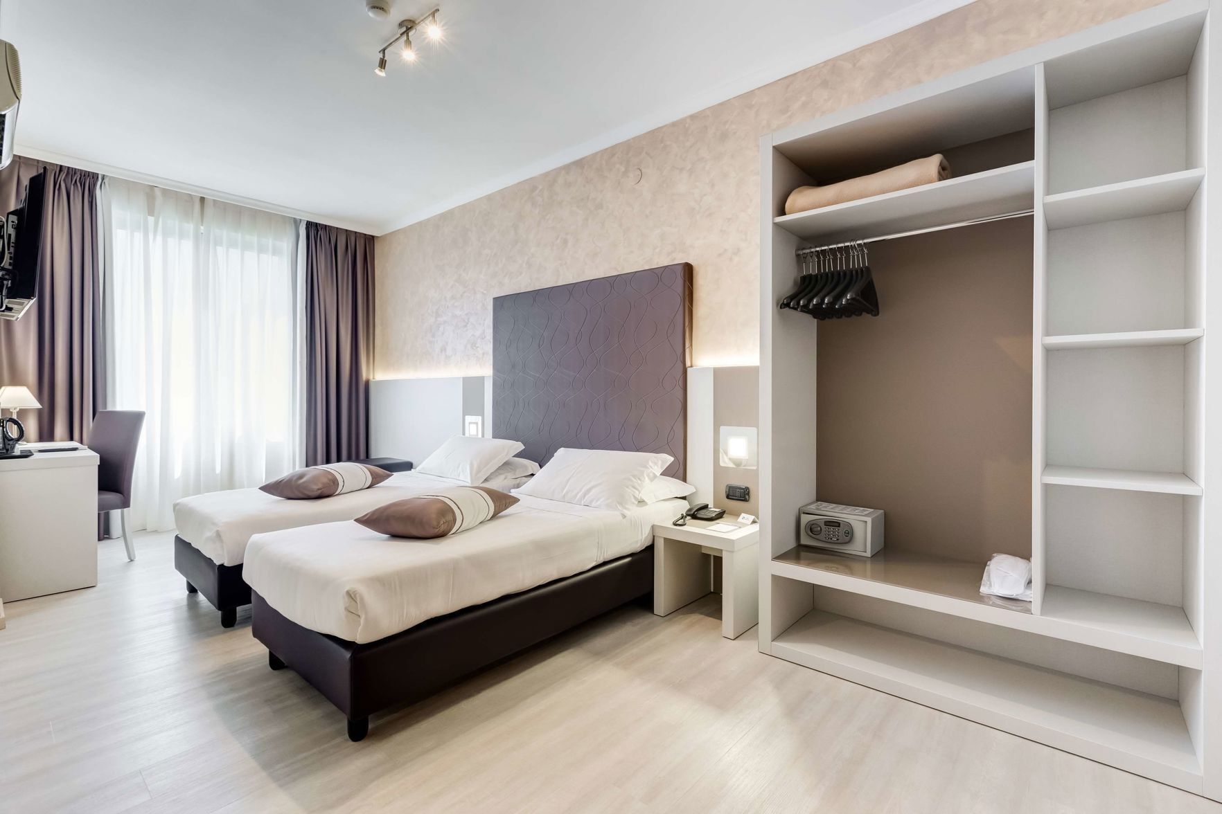 8 bedrooms, minibar, in-room safe, desk