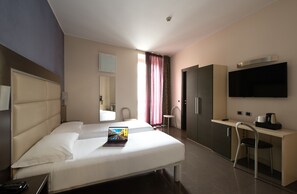 Chambre avec lits jumeaux | Couette en duvet, minibar, coffre-fort, bureau