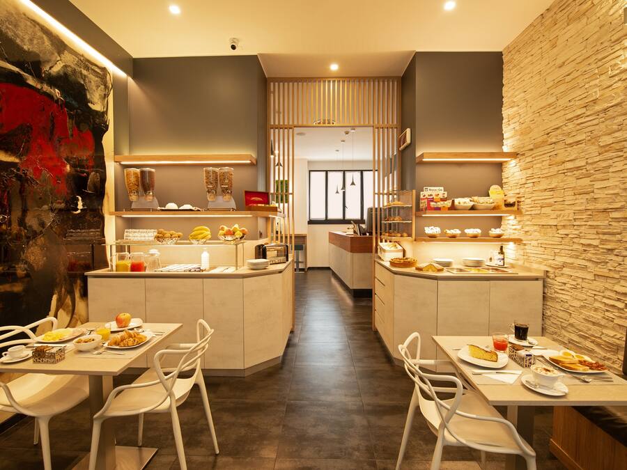 Café da manhã com buffet grátis todos os dias