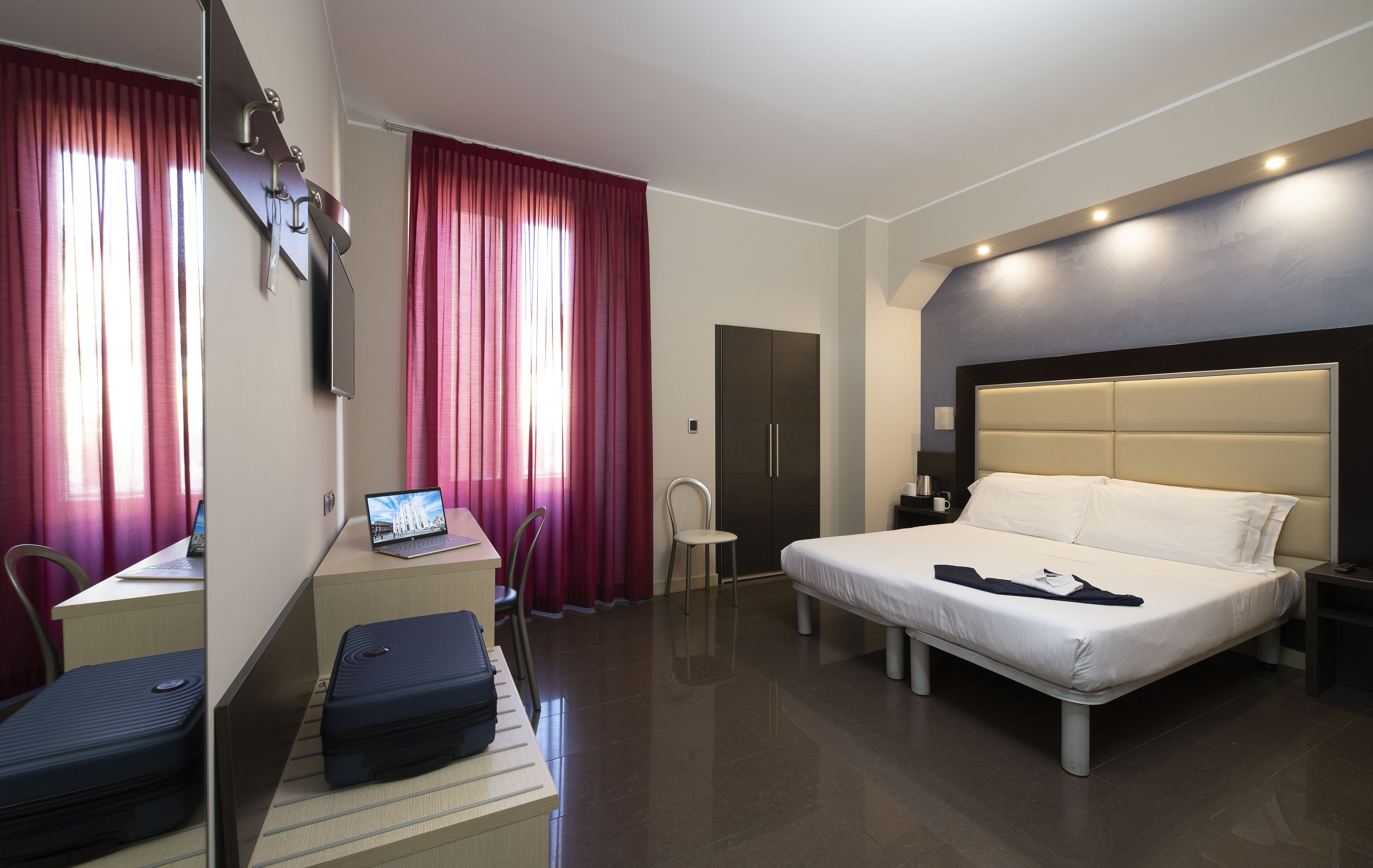 1 bedroom, down duvets, minibar, in-room safe