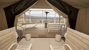 Tienda de campaña de lujo (Luxury Tent Daddy's Hideaway) | Balcón
