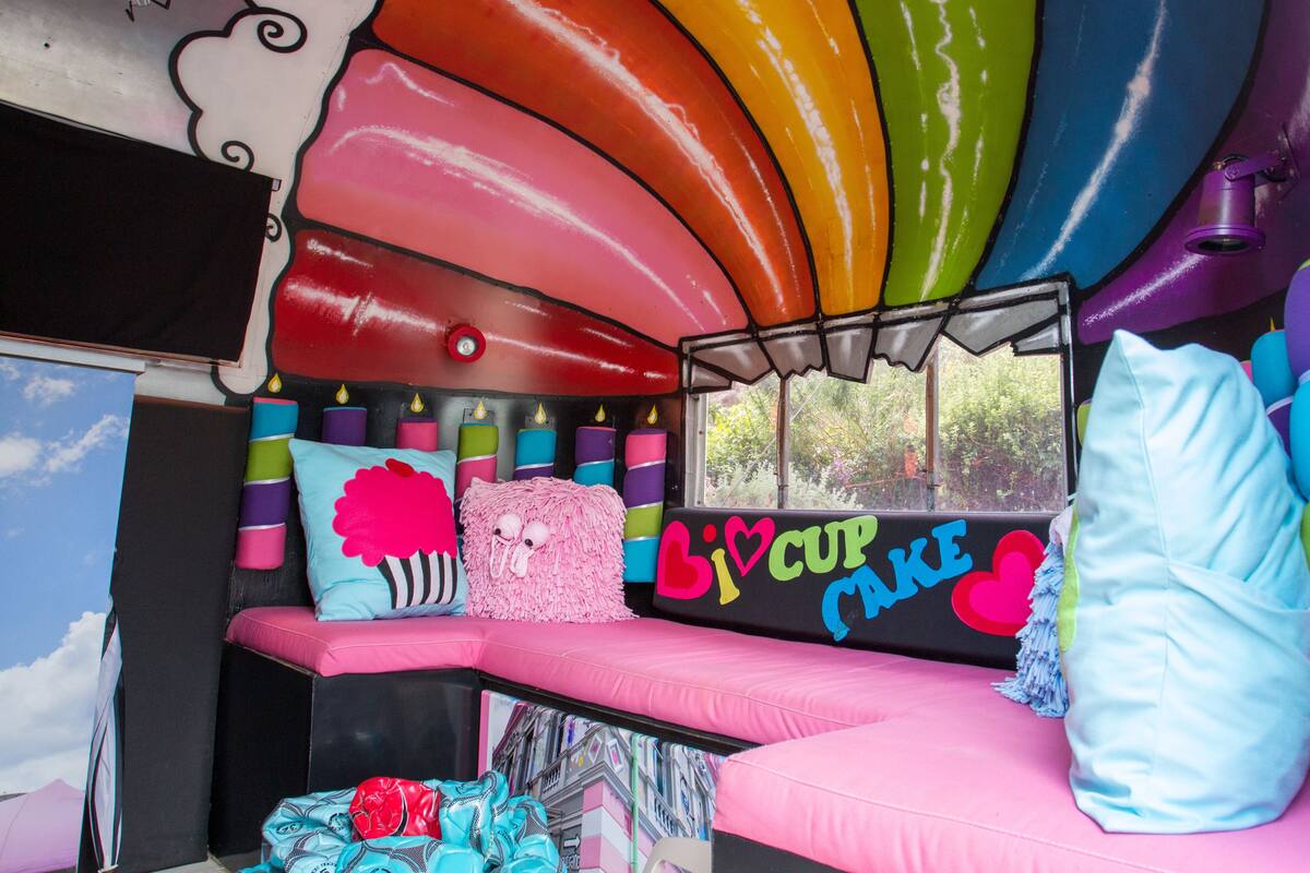 Minibar, cortinas blackout, wifi gratis y ropa de cama