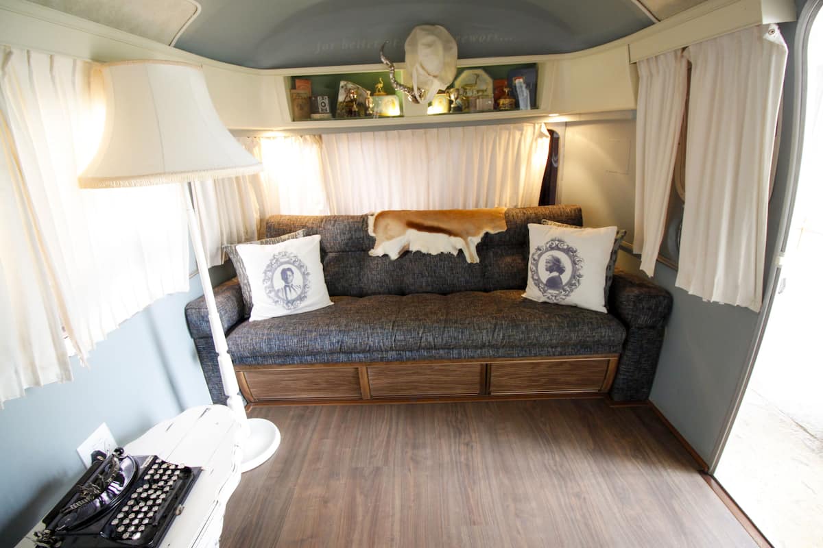 Casa rodante (OMCD Trailer) | Minibar, cortinas blackout, wifi gratis y ropa de cama