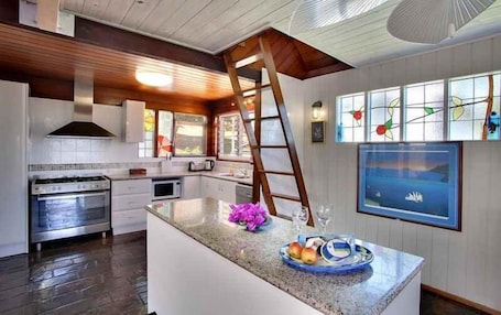 Refrigerador con freezer, cafetera/tetera