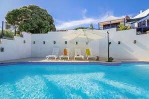 Outdoor pool, sun loungers