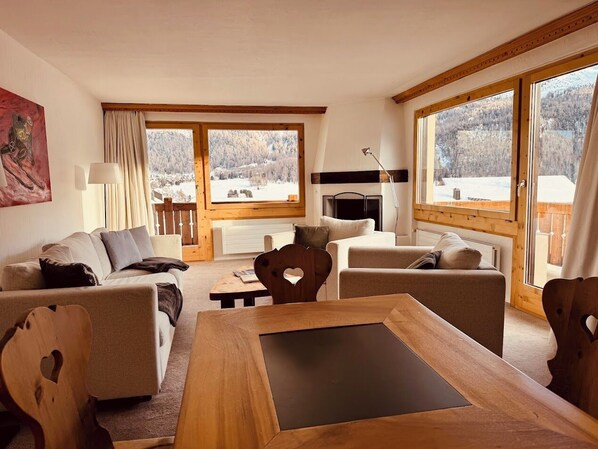 Grand-Suite | Wohnbereich | Fernseher, Kinderspielzeug