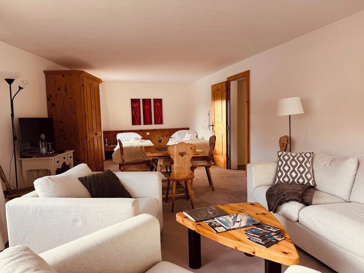 頂級套房 | 低過敏寢具、客房內保險箱、書桌、熨斗/熨衣板