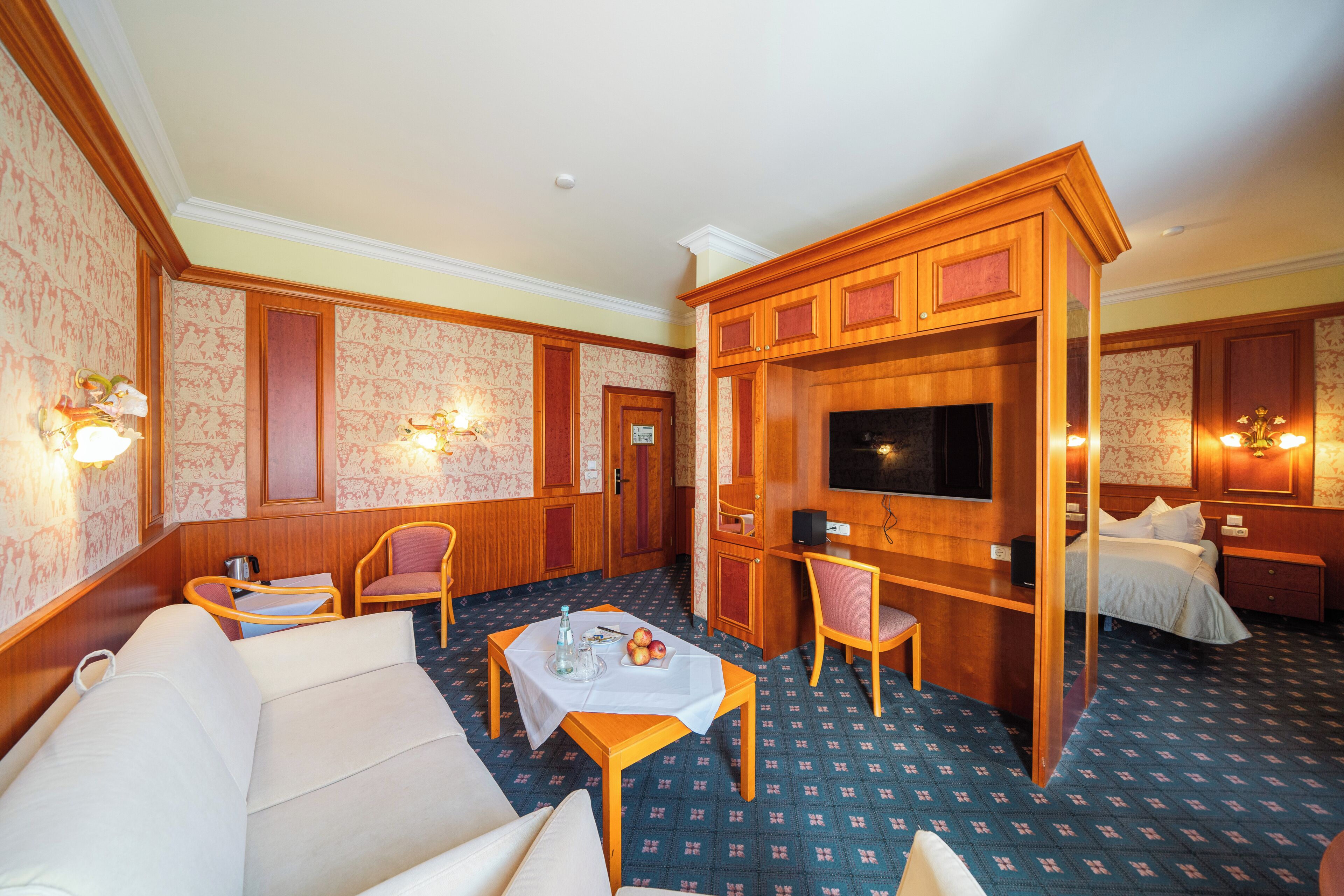 Junior-Suite | Minibar, Zimmersafe, Schreibtisch, Verdunkelungsvorhänge