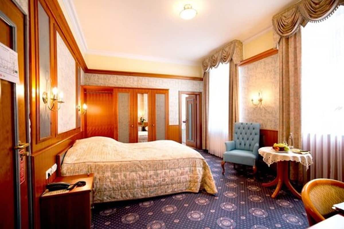 Minibar, in-room safe, desk, blackout drapes