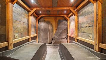 Un sauna, una bañera de hidromasaje, aguas termales/minerales