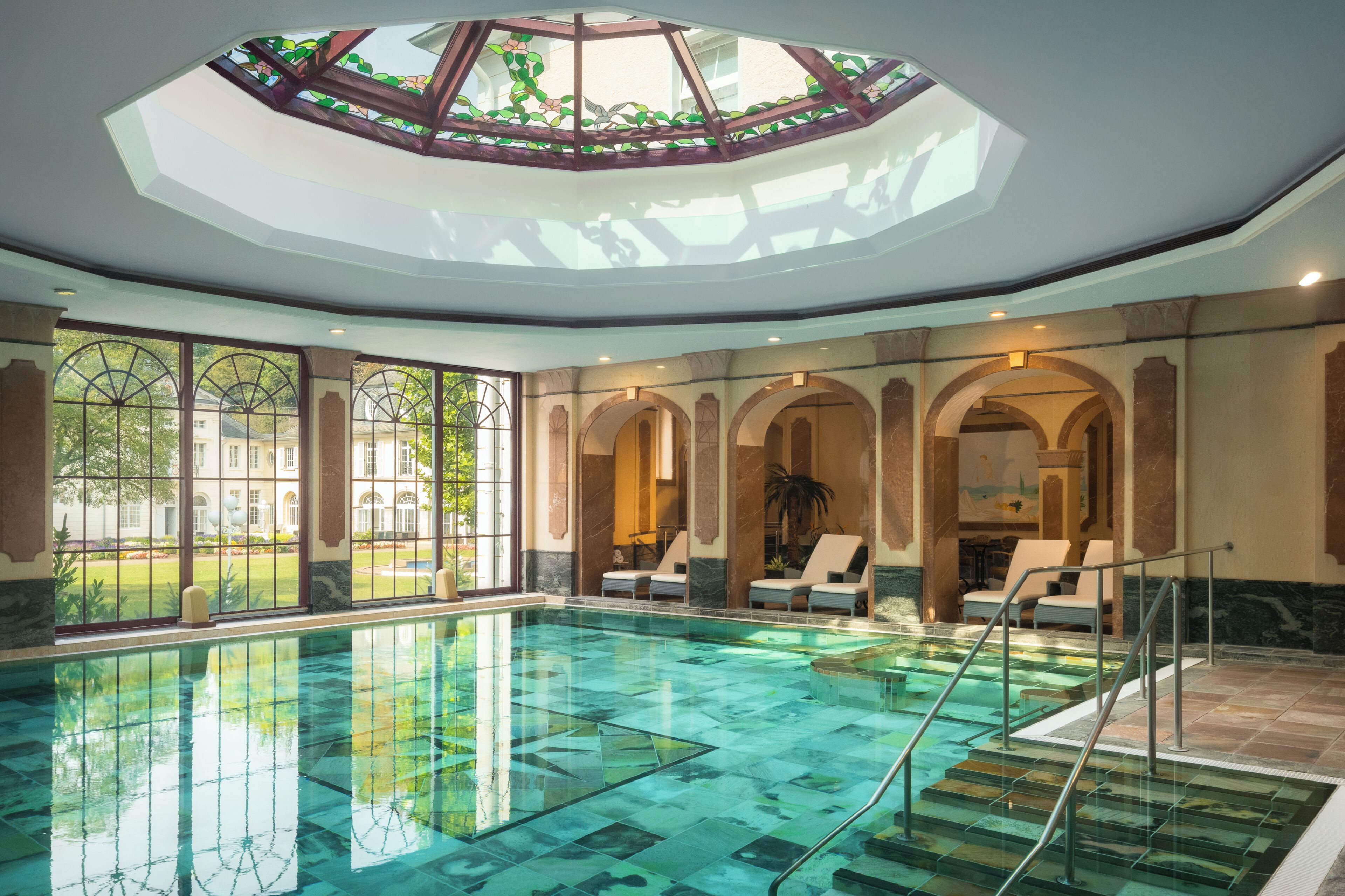 Schwimmbecken