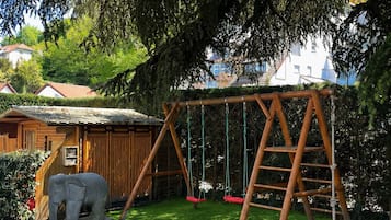Children’s play area – outdoor