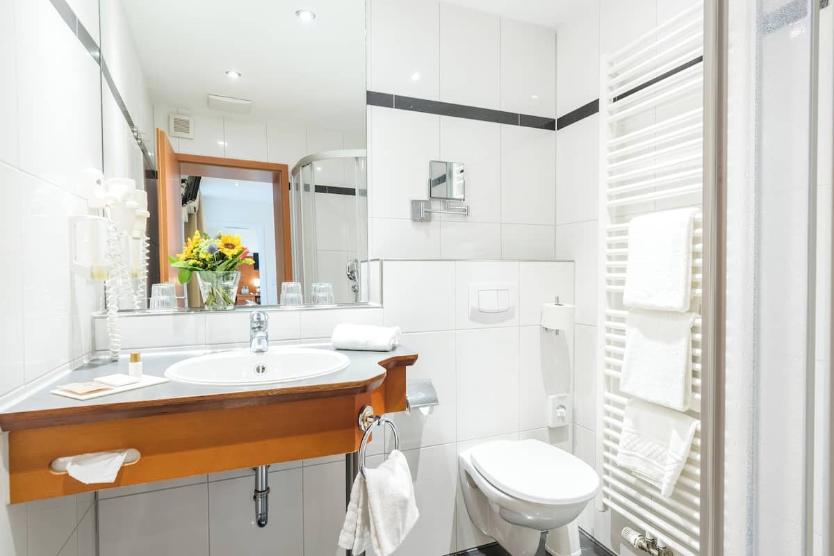 superior room | bathroom | free toiletries, hair dryer, bathrobes, slippers