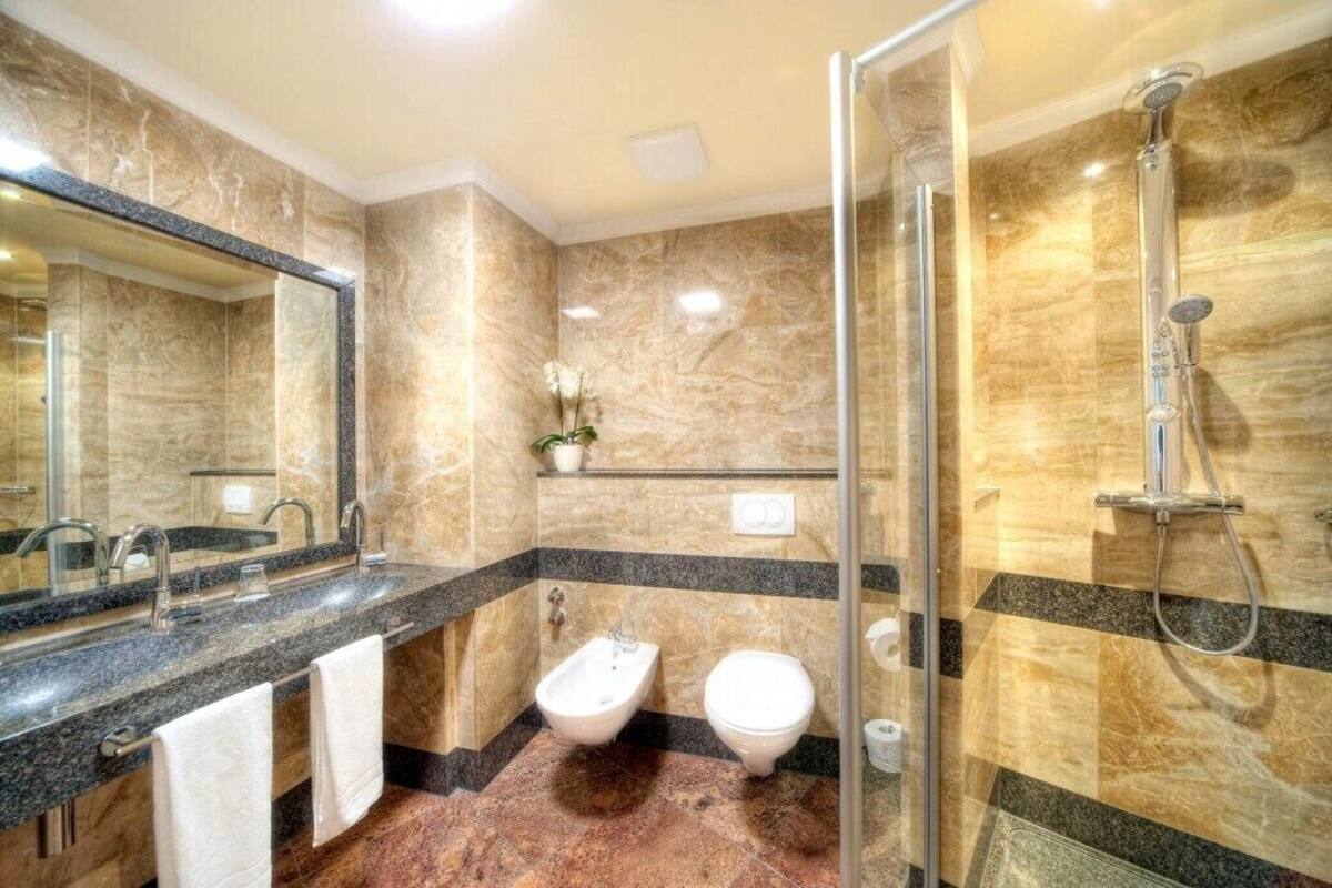 double room, mountainside | bathroom | free toiletries, hair dryer, bathrobes, slippers