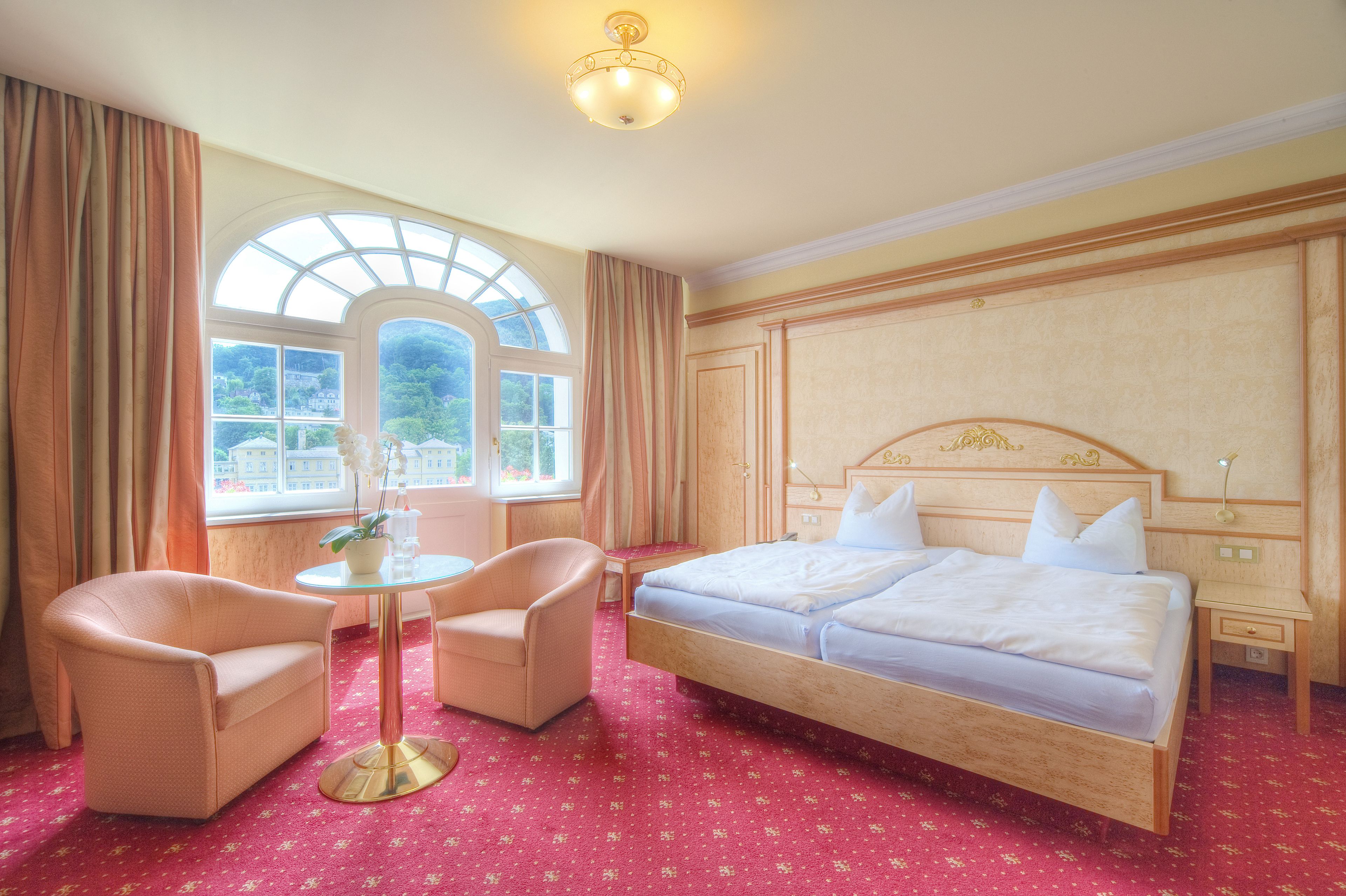 double room | minibar, in-room safe, desk, soundproofing