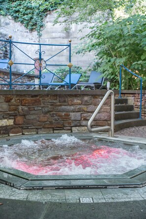 Outdoor spa tub - Häcker's Grand Hotel Bad Ems (Bad Ems)