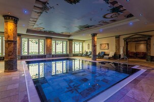 桑拿、热水浴缸、身体护理、身体磨砂、面部护理、阿育吠陀草药疗法