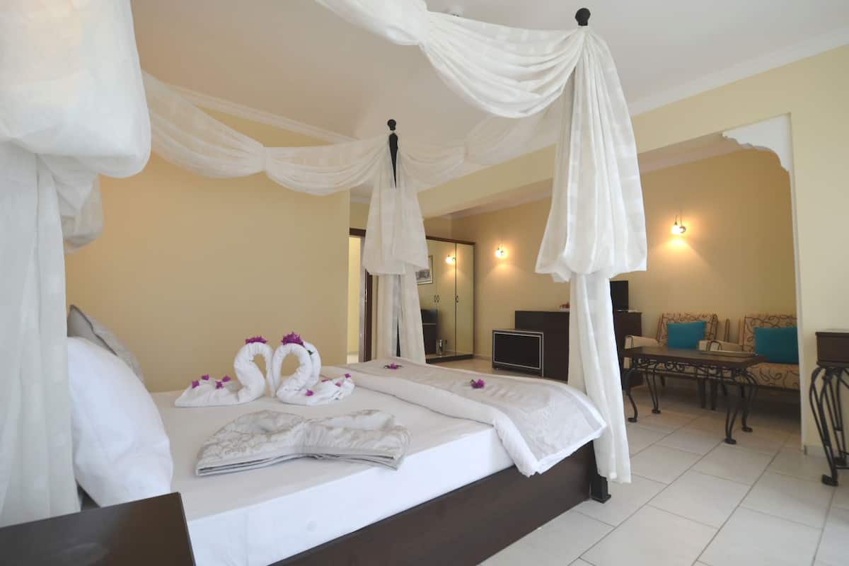 Premium bedding, pillow-top beds, in-room safe, individually decorated