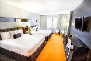 In-room safe, desk, laptop workspace, iron/ironing board - Lidotel Paraguaná (Punta Cardon)