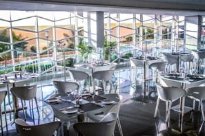 Breakfast, lunch and dinner served - Lidotel Paraguaná (Punta Cardon)