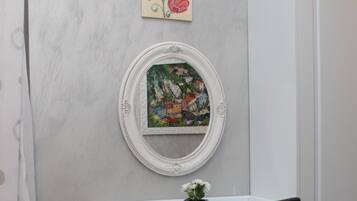 Doppelzimmer | Allergikerbettwaren, Minibar, Zimmersafe, schallisolierte Zimmer