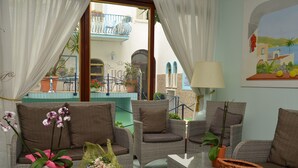 Lobby sitting area - Hotel Bristol Terme (Ischia)