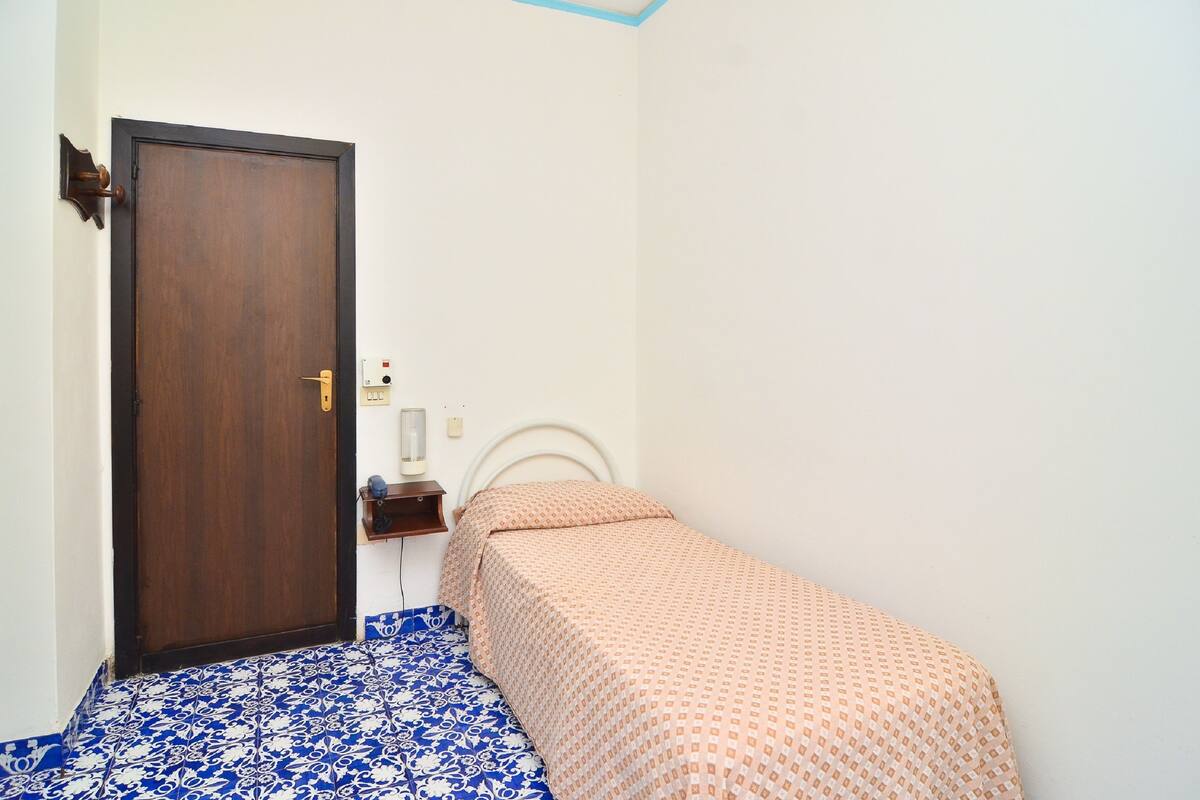 Premium bedding, in-room safe, desk, blackout curtains