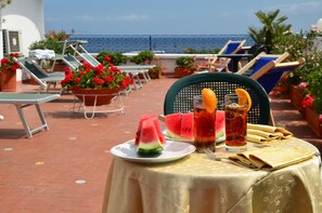 Breakfast, lunch and dinner served - Hotel Bristol Terme (Ischia)