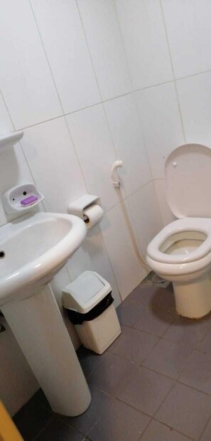 Standard Room with Kitchen and private bathroom | Bathroom - Minto Suites (Beirut)