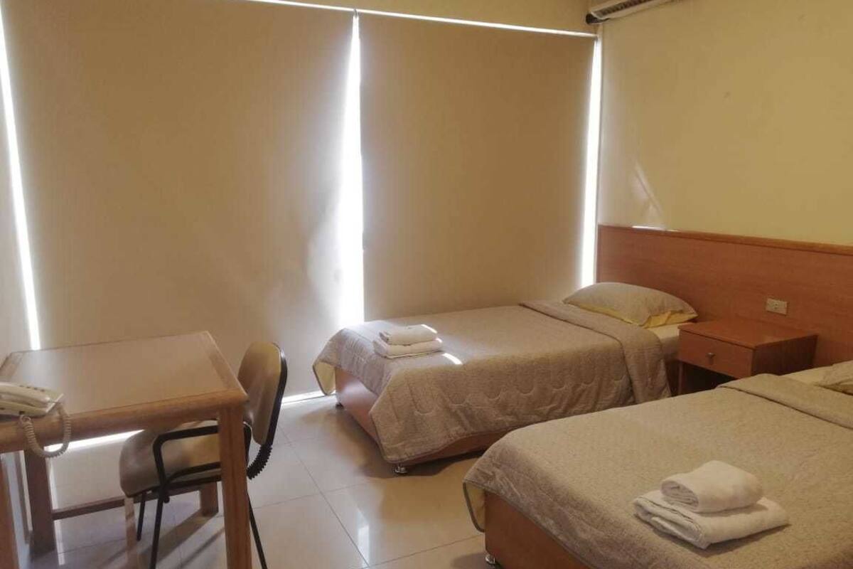 Draps en coton égyptien, surmatelas, bureau, chambres insonorisées