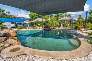 2 outdoor pools, pool loungers