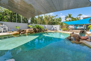 2 outdoor pools, pool loungers