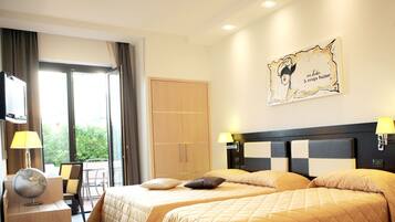 Dreibettzimmer | Hochwertige Bettwaren, Minibar, Zimmersafe, Schreibtisch