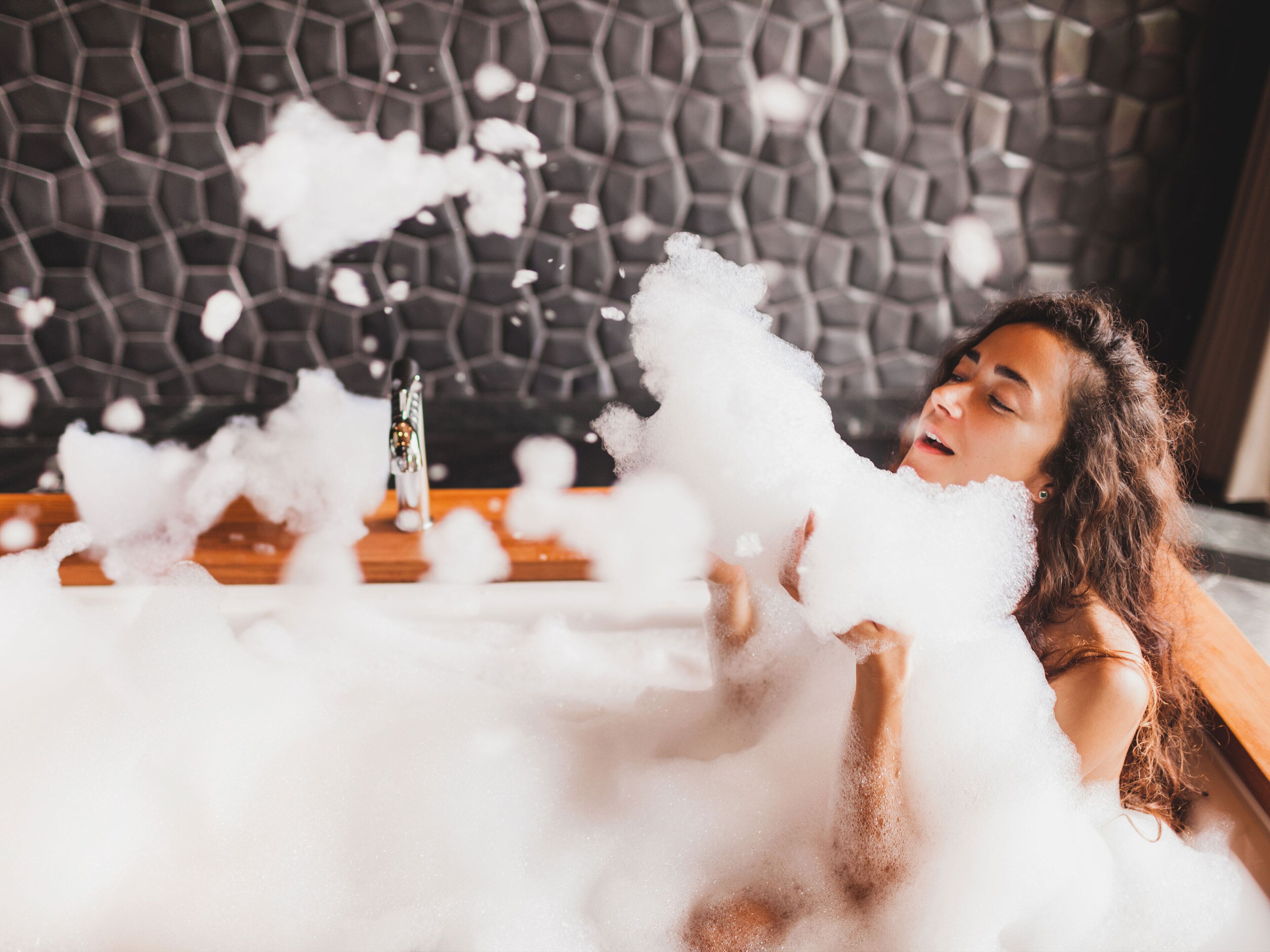 Suíte luxo, 1 cama King, piscina particular, vista para o vale | Banheiro | Banheira e chuveiro separados, banheira de imersão