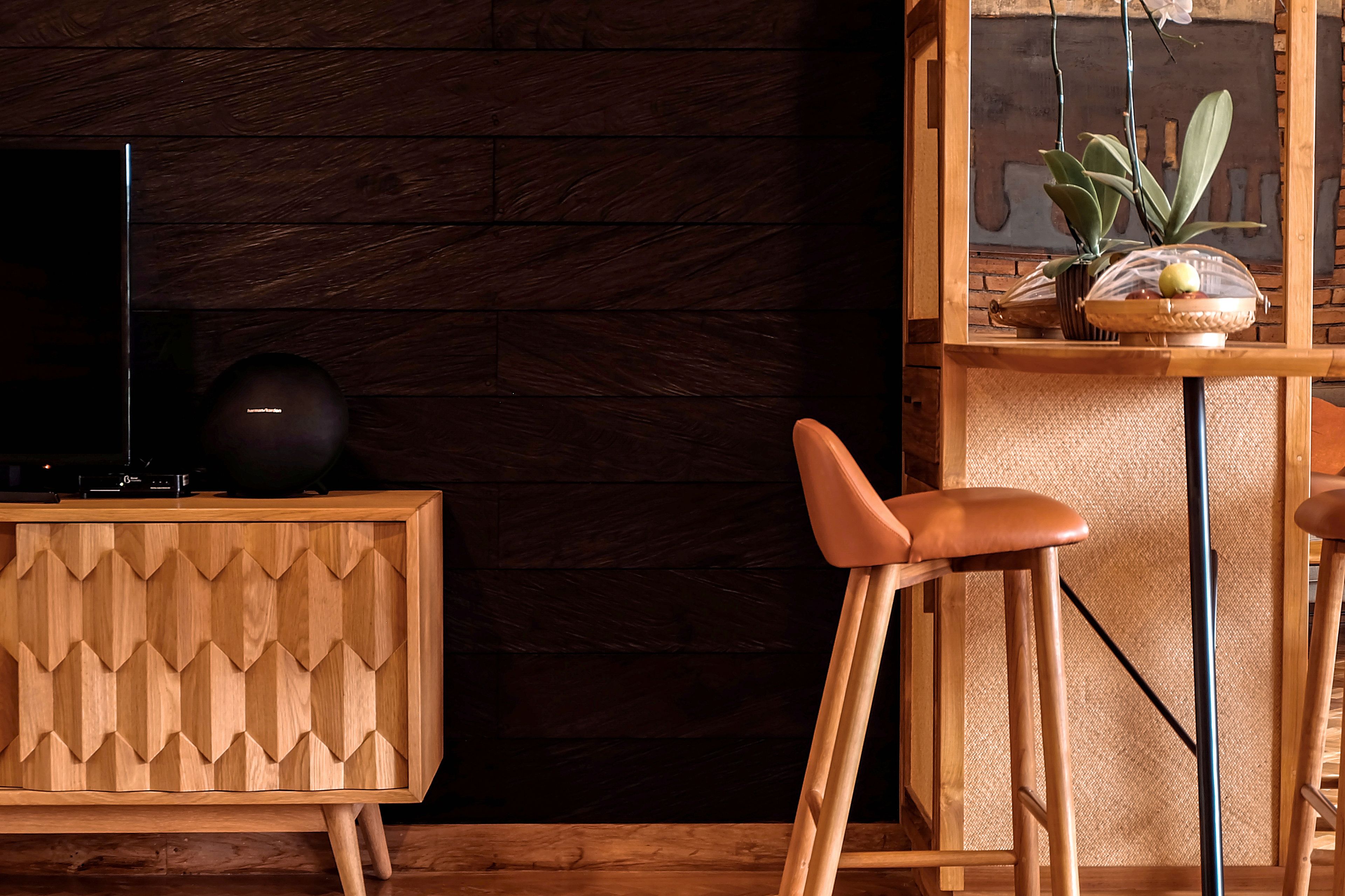 deluxe suite, 1 king bed, private pool, valley view | living area | 43-inch tv with satellite channels, netflix, dvd player