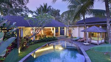 2 bedrooms, premium bedding, down comforters, Select Comfort beds