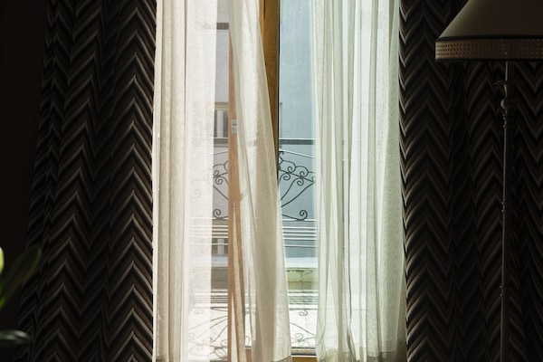 Executive Room | Premium bedding, minibar, in-room safe, individually decorated